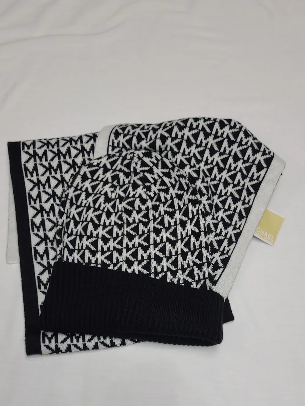 NWT Michael Kors Black and White MK Logo Knit Hat & Scarf Set